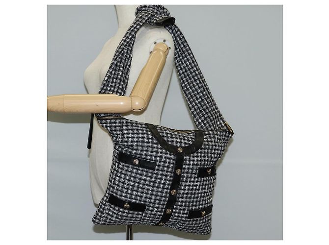 Girl Ragazza CHANEL Giacca Chanel Borsa a Spalla tweed Nero Bianco CC Auth 126244V - vista 25