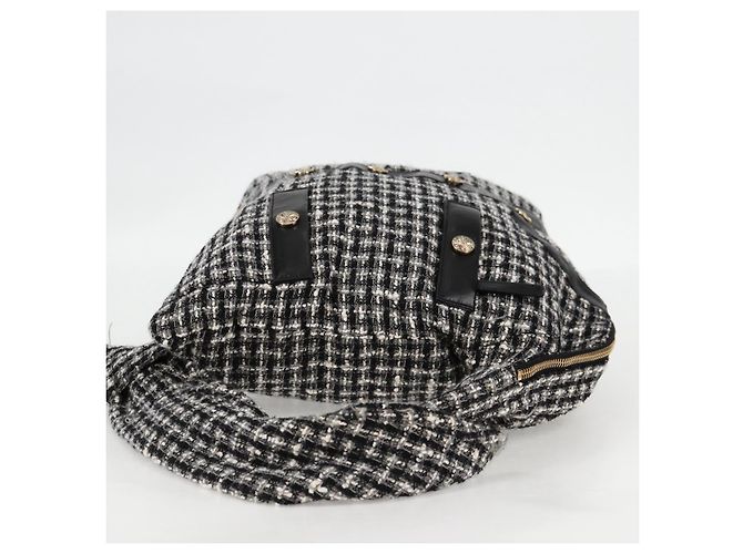 Girl Ragazza CHANEL Giacca Chanel Borsa a Spalla tweed Nero Bianco CC Auth 126244V - vista 4