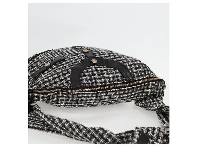 Girl Ragazza CHANEL Giacca Chanel Borsa a Spalla tweed Nero Bianco CC Auth 126244V - vista 6