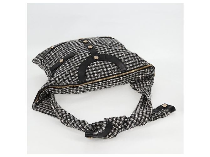 Girl Ragazza CHANEL Giacca Chanel Borsa a Spalla tweed Nero Bianco CC Auth 126244V - vista 7