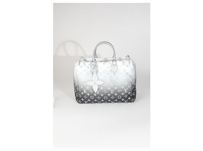Louis Vuitton Frost Nylon Monogram Gradient LV Snow Onthego MM Brown White - view 8