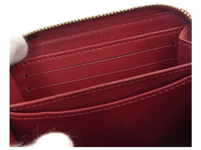 Monedero Zippy de cuero patentado M93608 de Louis Vuitton Roja Burdeos - vista 6