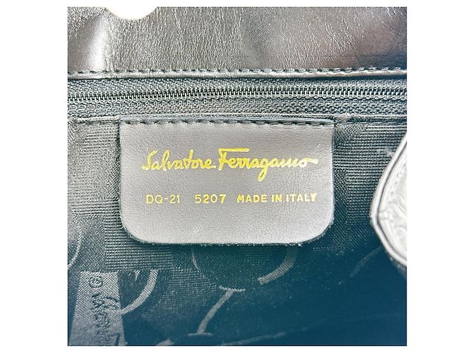 Schwarzer Leder-Rucksack von Salvatore Ferragamo - Ansicht 16
