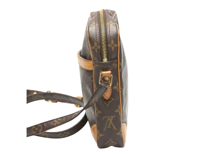 Bolsa de Ombro Monogram Danube Louis Vuitton Marrom - vista 3