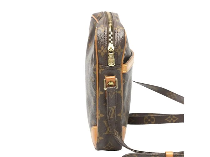 Bolsa de Ombro Monogram Danube Louis Vuitton Marrom - vista 4