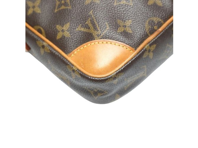 Bolsa de Ombro Monogram Danube Louis Vuitton Marrom - vista 6
