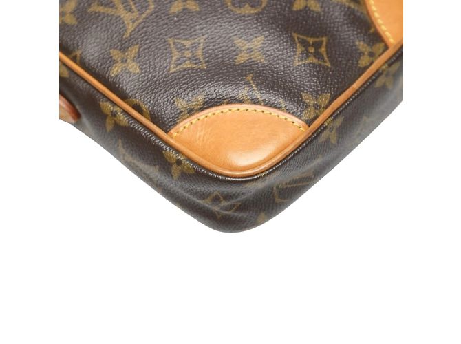Bolsa de Ombro Monogram Danube Louis Vuitton Marrom - vista 8