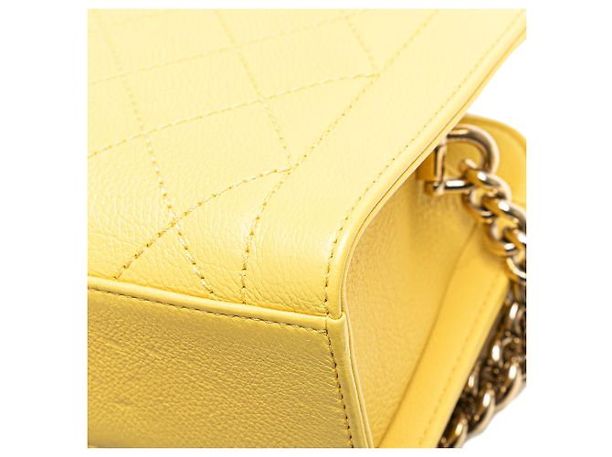 Borsa shopping Chanel Mini in pelle di vitello gialla con etichetta Click Giallo - vista 10