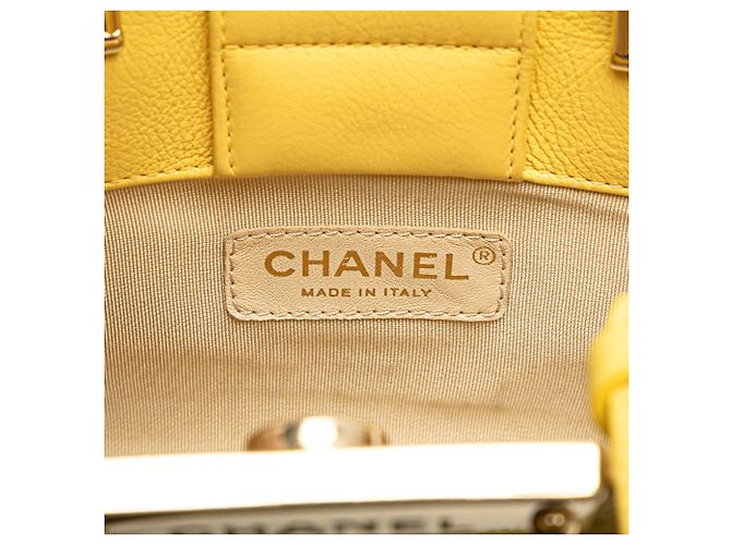 Borsa shopping Chanel Mini in pelle di vitello gialla con etichetta Click Giallo - vista 5