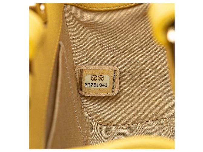Borsa shopping Chanel Mini in pelle di vitello gialla con etichetta Click Giallo - vista 6