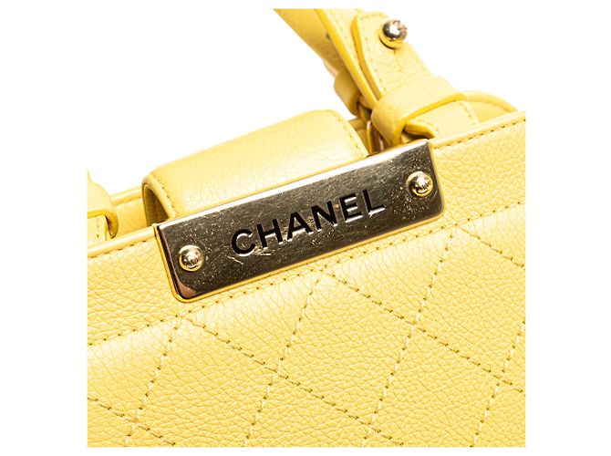 Borsa shopping Chanel Mini in pelle di vitello gialla con etichetta Click Giallo - vista 8