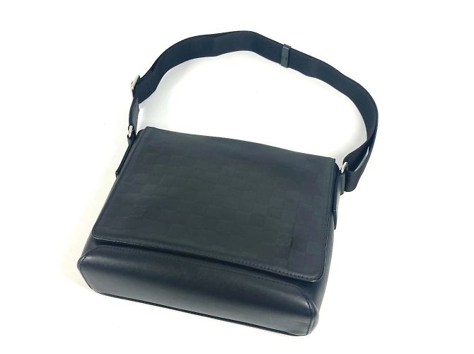 Bolsa District PM Damier Infini Louis Vuitton Preto - vista 5