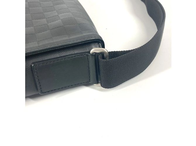 Bolsa District PM Damier Infini Louis Vuitton Preto - vista 6