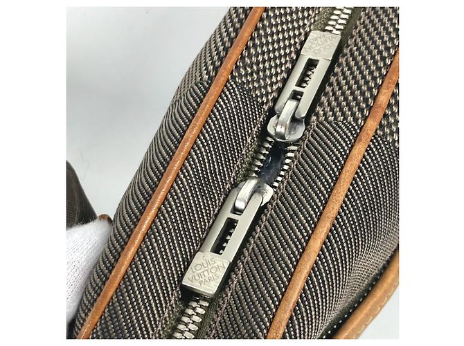 Borsa a Spalla Acrobat Damier Geant M93619 di Louis Vuitton Cachi - vista 11