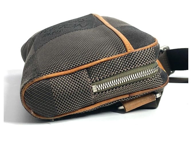 Borsa a Spalla Acrobat Damier Geant M93619 di Louis Vuitton Cachi - vista 5