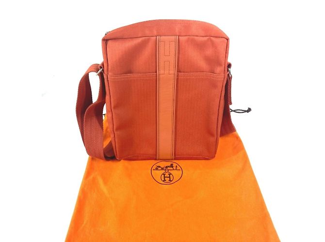 Borsa a Spalla Pochette Acapulco di Hermès Arancione - vista 17