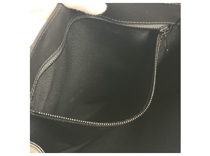 Borsa Tote Sac Plat in Taurillon Monogram Louis Vuitton Nero - vista 17
