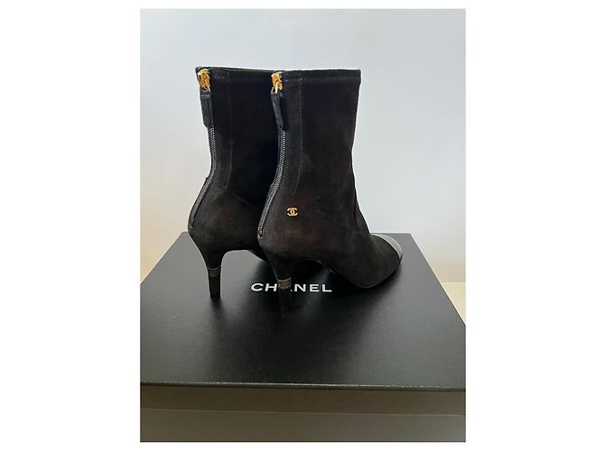 Stivaletti Chanel in suede nero - vista 2