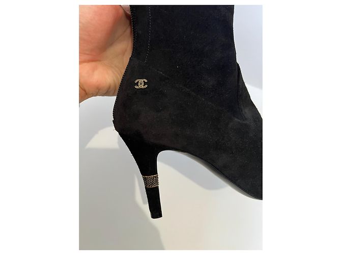 Stivaletti Chanel in suede nero - vista 7