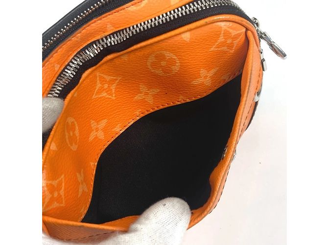 Portafoglio indossabile Louis Vuitton Taiga Rama Alpha Arancione - vista 11