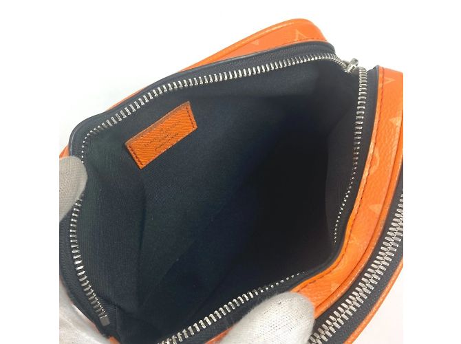 Portafoglio indossabile Louis Vuitton Taiga Rama Alpha Arancione - vista 14