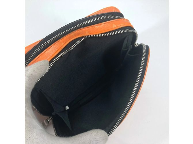 Portafoglio indossabile Louis Vuitton Taiga Rama Alpha Arancione - vista 16