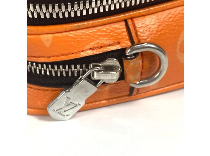 Portafoglio indossabile Louis Vuitton Taiga Rama Alpha Arancione - vista 6