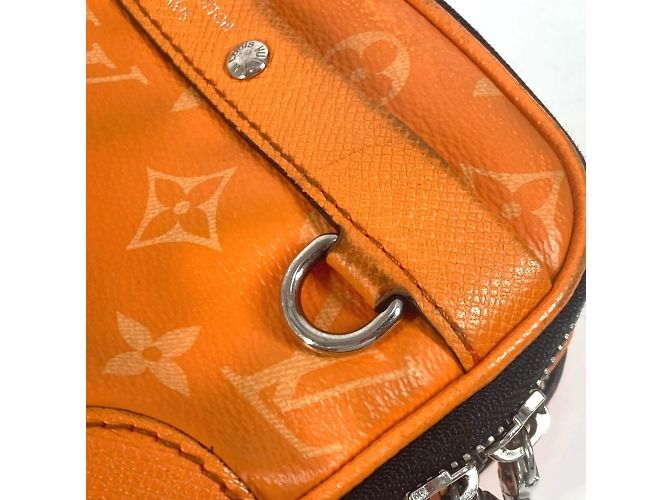 Portafoglio indossabile Louis Vuitton Taiga Rama Alpha Arancione - vista 9