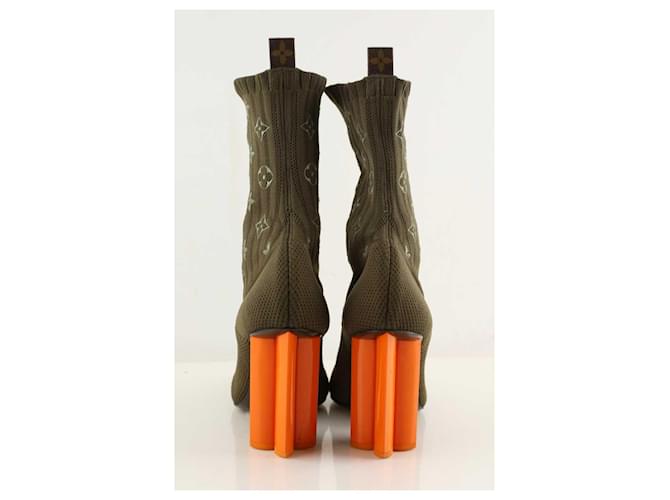 Louis Vuitton Botas caqui - vista 2