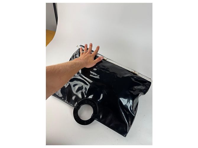 Céline Vintage Celine Paris Ringtasche aus schwarzem Lackleder - Ansicht 13
