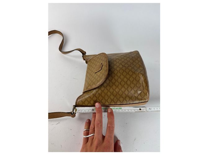 Céline Vintage Celine Triomphe Monogramm Leder Tasche in Gold und Braun Golden - Ansicht 12
