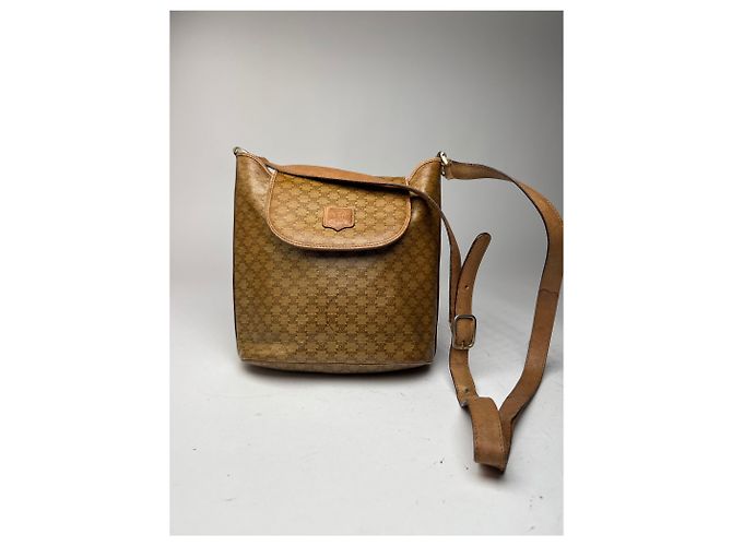 Céline Vintage Celine Triomphe Monogramm Leder Tasche in Gold und Braun Golden - Ansicht 5