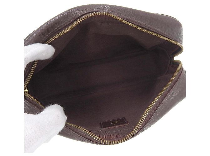 Clutch Kaluga Taiga Louis Vuitton M30816 Rosso - vista 3