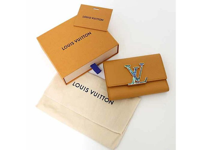 Cartera compacta tri-fold Capucines de Louis Vuitton Dorado Naranja Amarillo - vista 2
