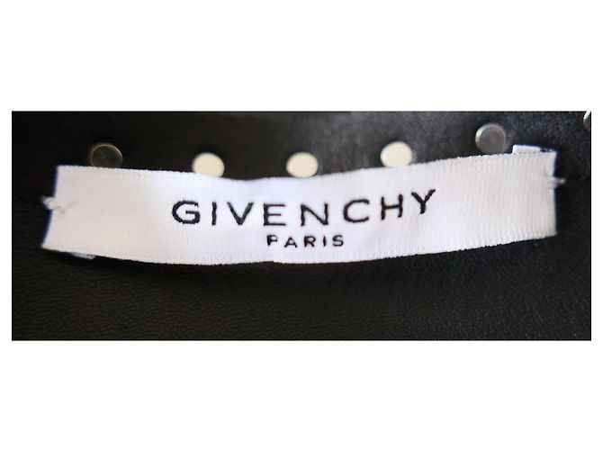 Colete sem mangas de couro com studs, vison e astracã Givenchy Pré-Fall 2015 Preto - vista 12