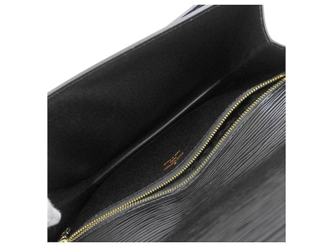 Clutch Dragonne in pelle Epi Louis Vuitton M52612 Nero - vista 3