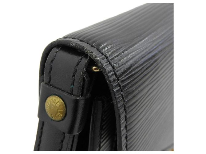 Clutch Dragonne in pelle Epi Louis Vuitton M52612 Nero - vista 6