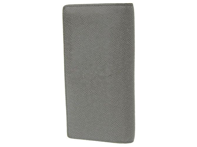 Cartera Larga Brazza en Taiga Louis Vuitton Gris - vista 2