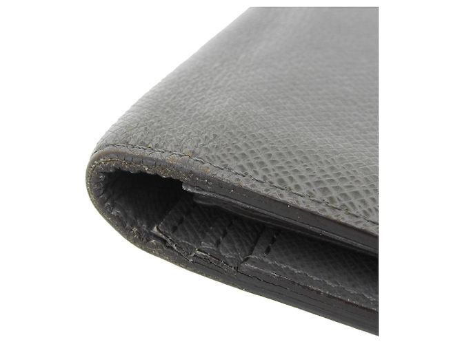Cartera Larga Brazza en Taiga Louis Vuitton Gris - vista 4