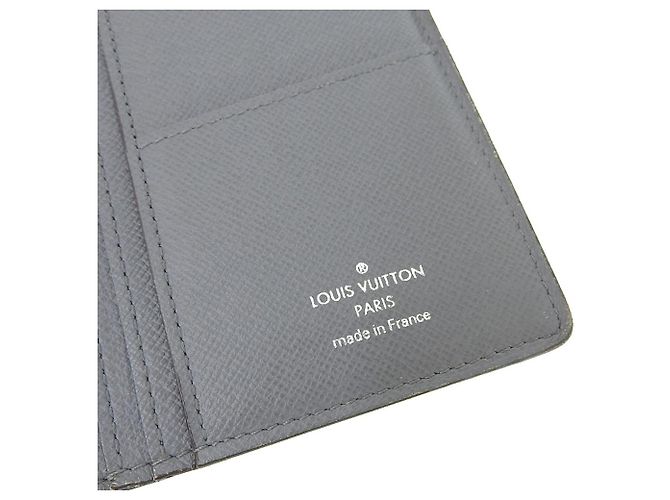 Cartera Larga Brazza en Taiga Louis Vuitton Gris - vista 9