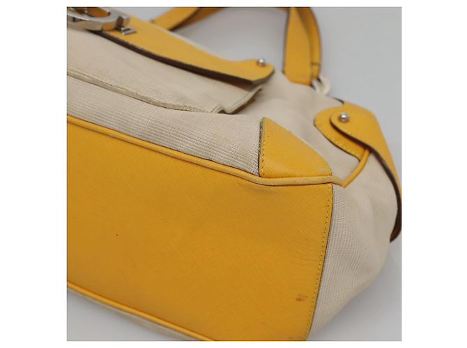 Bolso de mano Gancini de lona amarilla y plata de Salvatore Ferragamo Auth 128676 Amarillo - vista 10