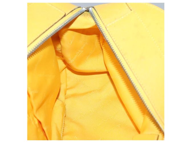 Bolso de mano Gancini de lona amarilla y plata de Salvatore Ferragamo Auth 128676 Amarillo - vista 18