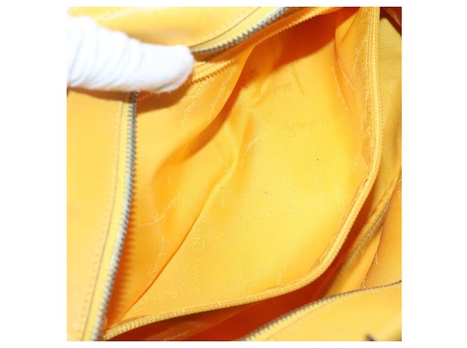 Bolso de mano Gancini de lona amarilla y plata de Salvatore Ferragamo Auth 128676 Amarillo - vista 19