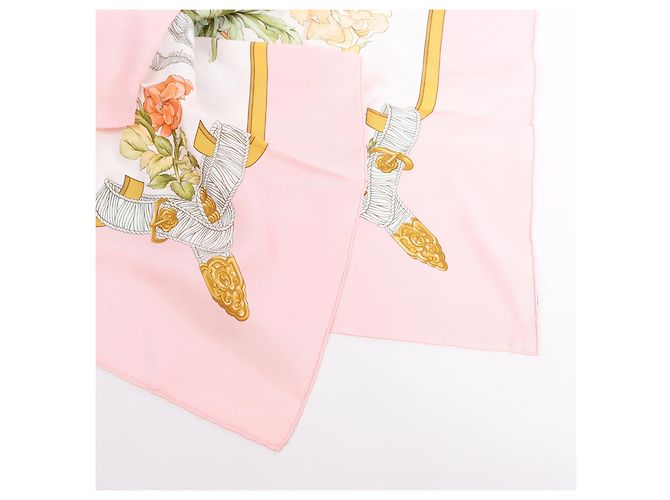 Trim Bufanda de seda Hermès Carré 90 "Regina" Rosa - vista 3