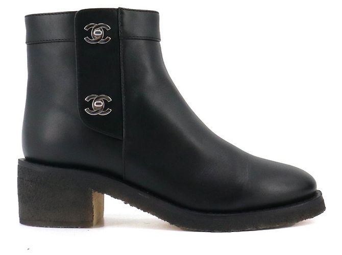 CHANEL - Stivaletti Chanel CC in pelle nera (taglia 37) Nero - vista 2