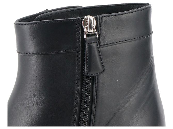 CHANEL - Stivaletti Chanel CC in pelle nera (taglia 37) Nero - vista 5