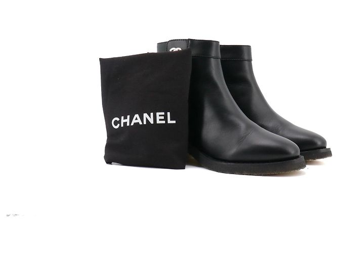 CHANEL - Stivaletti Chanel CC in pelle nera (taglia 37) Nero - vista 7