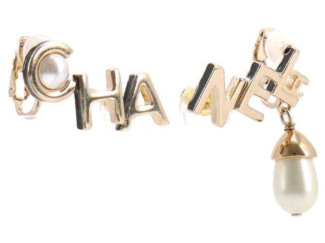 CHANEL - Boucles d'oreilles Chanel en métal doré champagne - vue 2