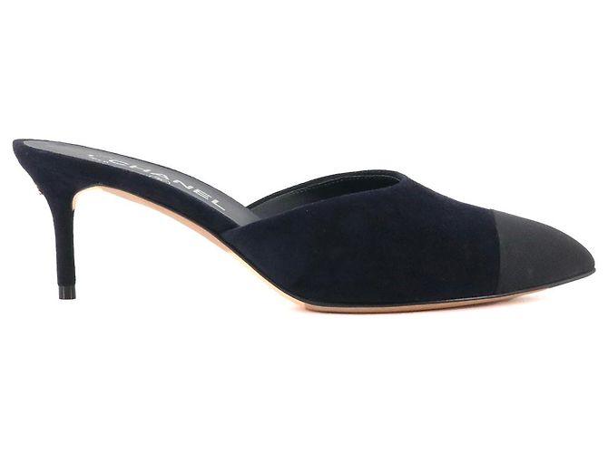 CHANEL - Mules in suede blu navy con tacco di Chanel (taglia 38,5) - vista 2