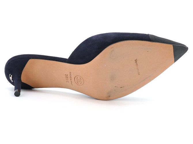 CHANEL - Mules in suede blu navy con tacco di Chanel (taglia 38,5) - vista 3